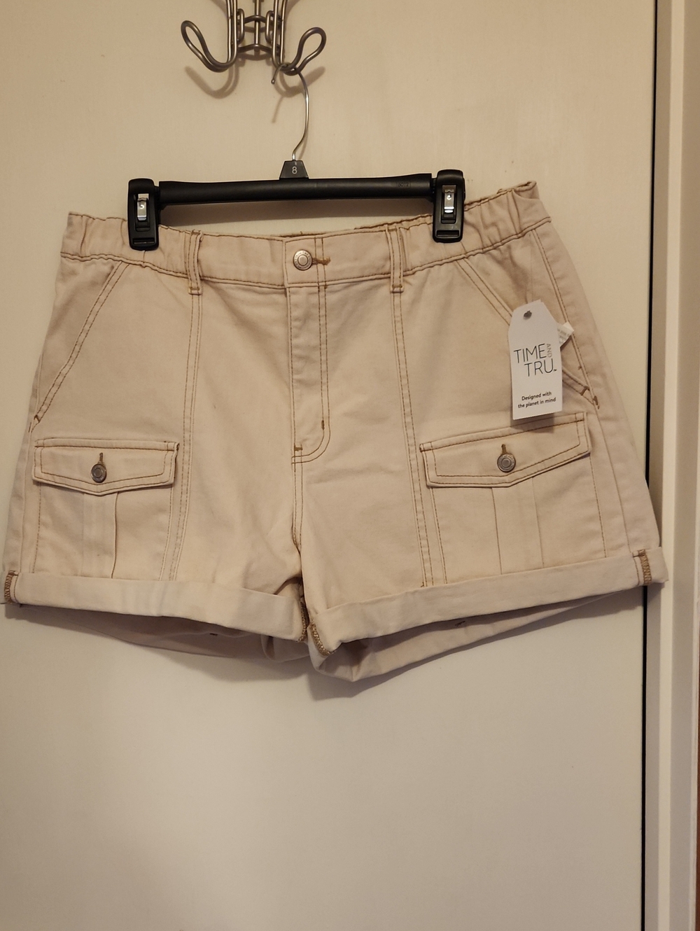 NWT Time and Tru Khaki Cargo Roll-Cuff Shorts